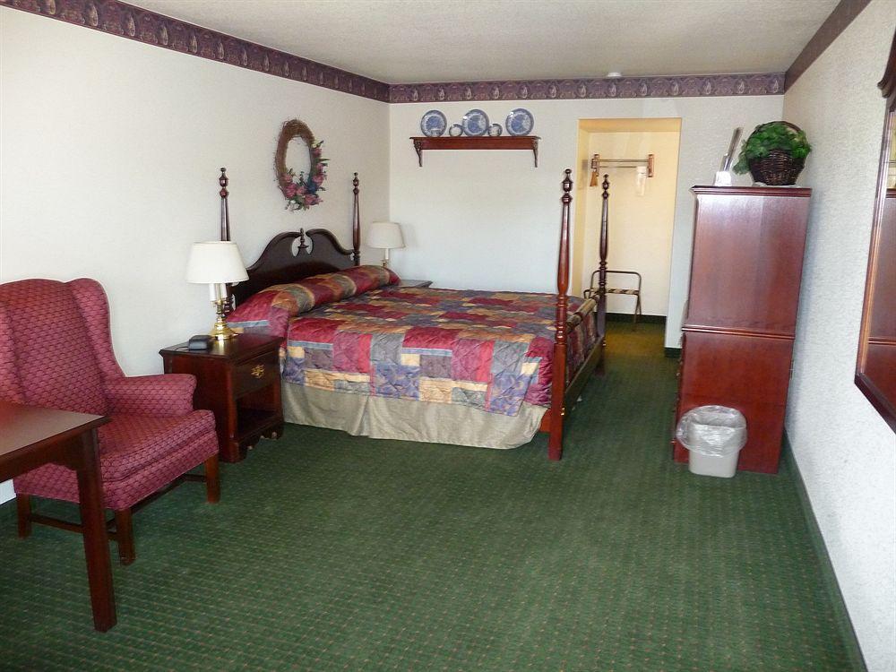 The Kc Motel Show Low Exterior photo