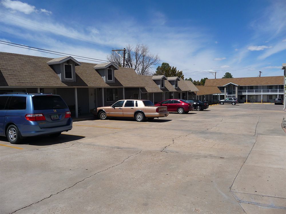 The Kc Motel Show Low Exterior photo