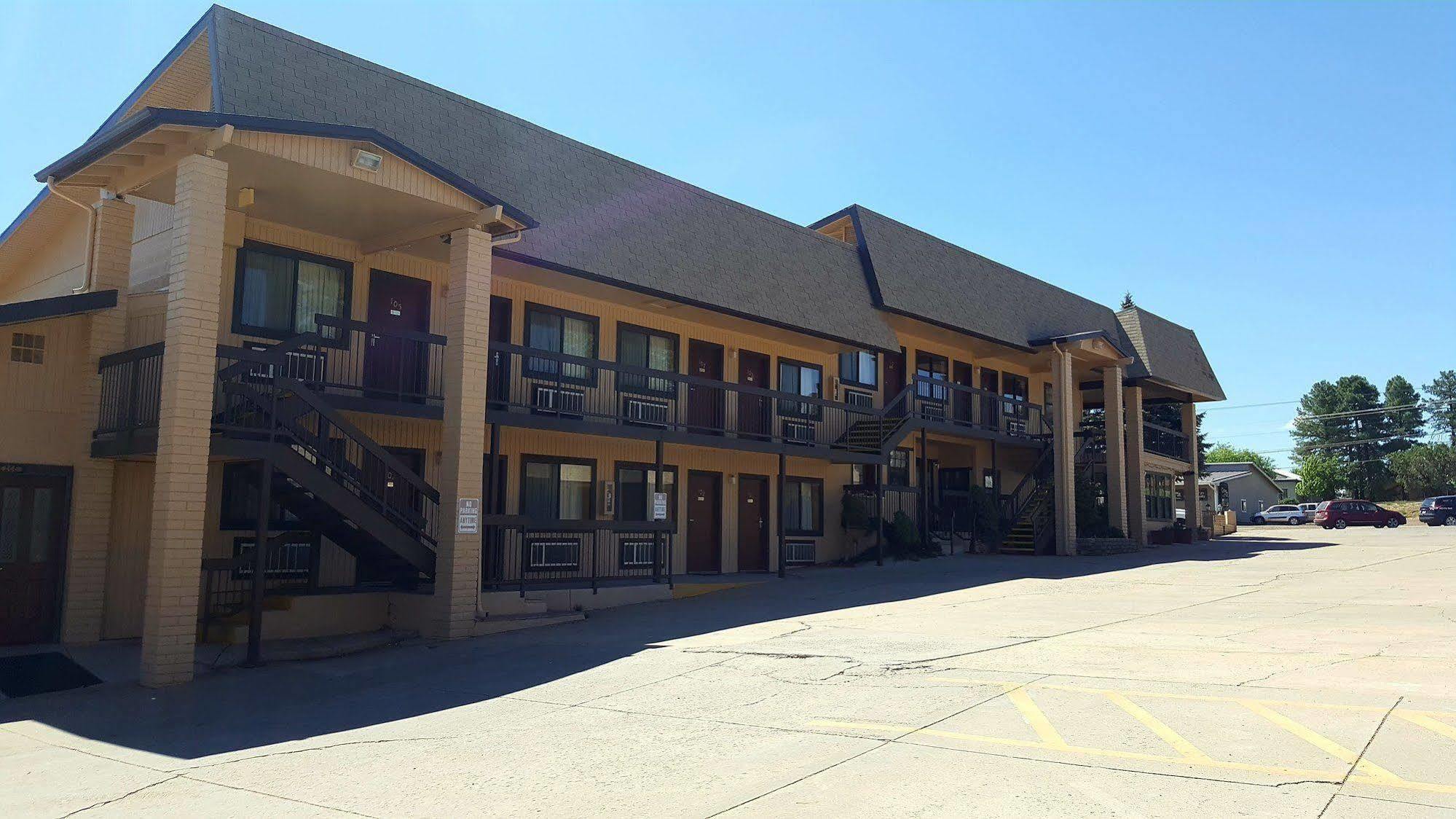 The Kc Motel Show Low Exterior photo