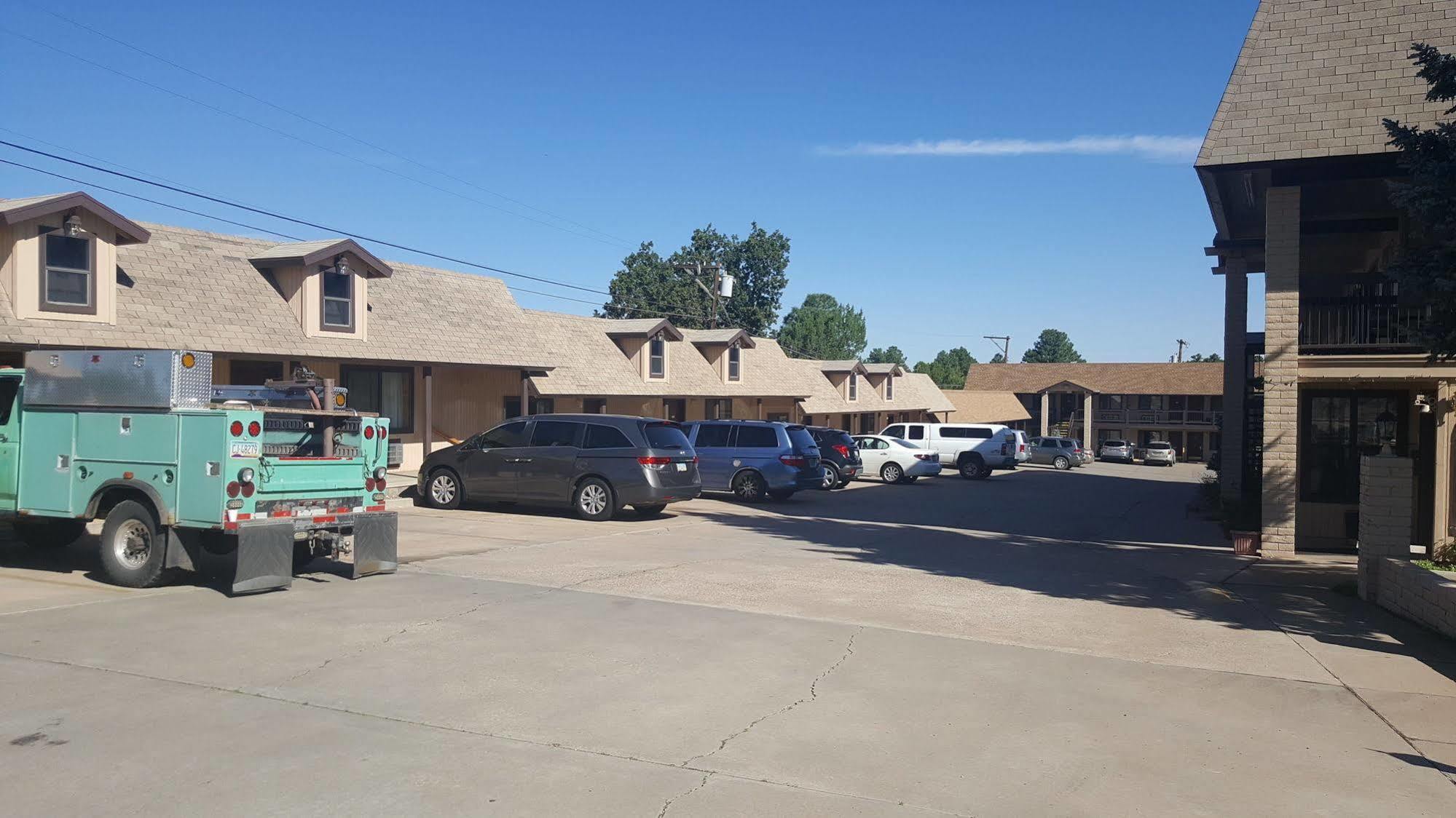 The Kc Motel Show Low Exterior photo
