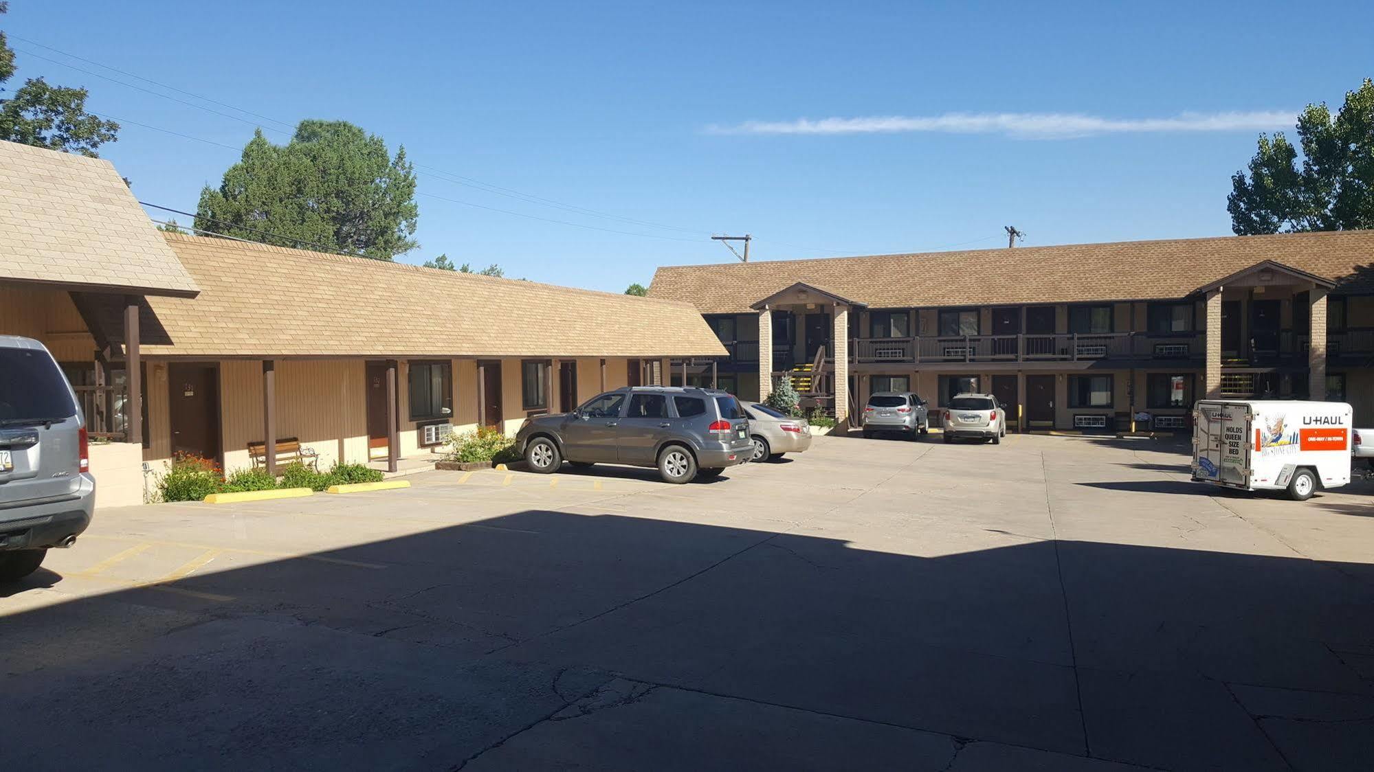 The Kc Motel Show Low Exterior photo