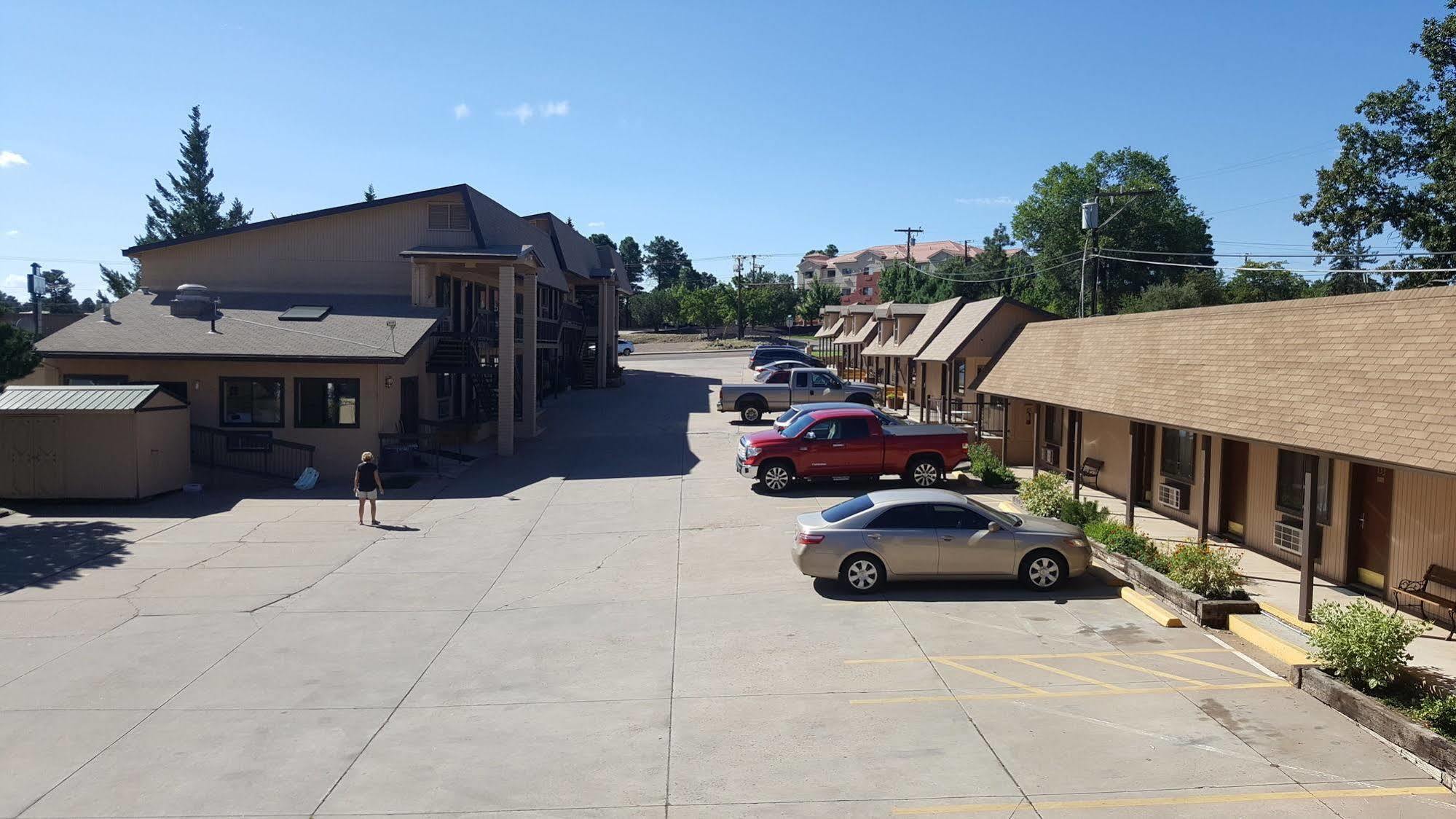 The Kc Motel Show Low Exterior photo